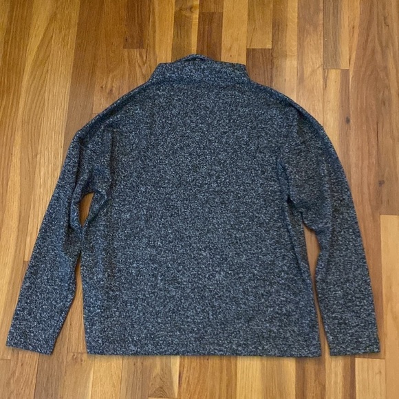 Uniqlo Women’s Gray Turtle Neck Shirt Size M - Picture 7 of 7